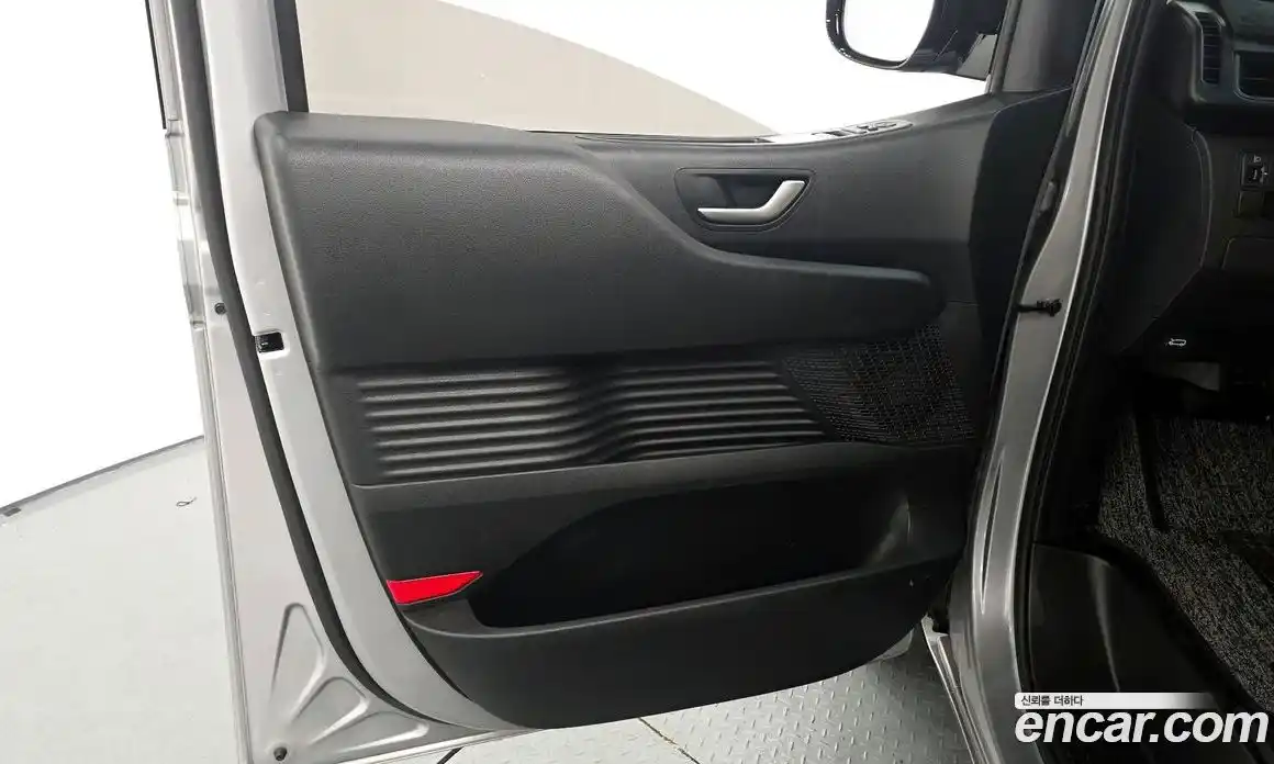 Hyundai Staria 2023 2.2 гидро, фото 14