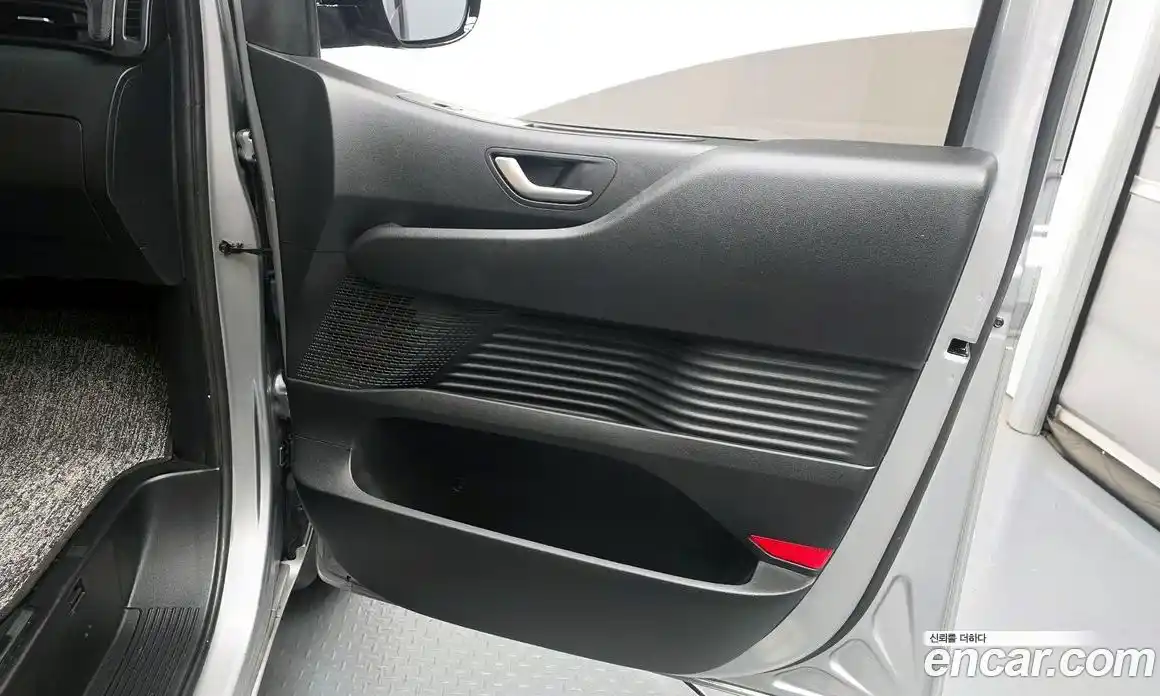 Hyundai Staria 2023 2.2 гидро, фото 15