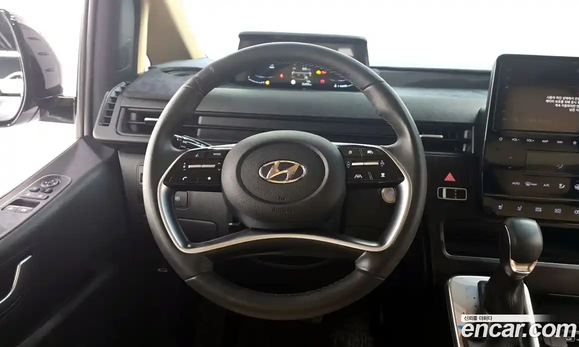 Hyundai Staria 2023 2.2 гидро, фото 18