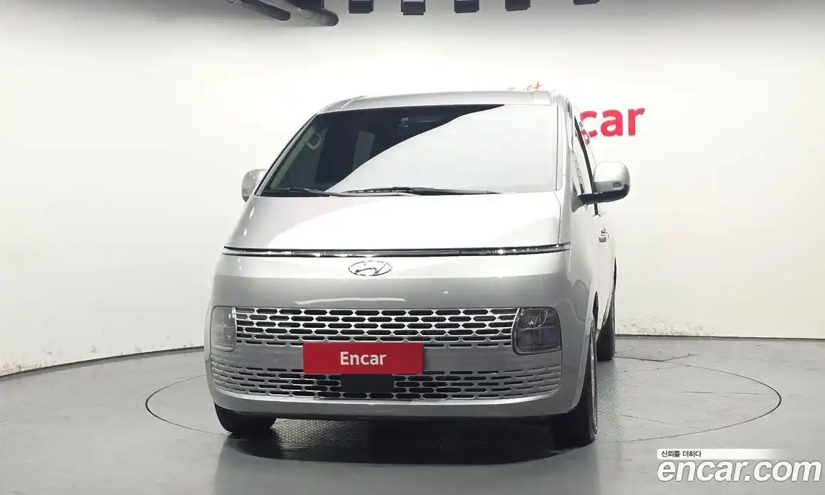Hyundai Staria 2023 2.2 гидро, фото 3