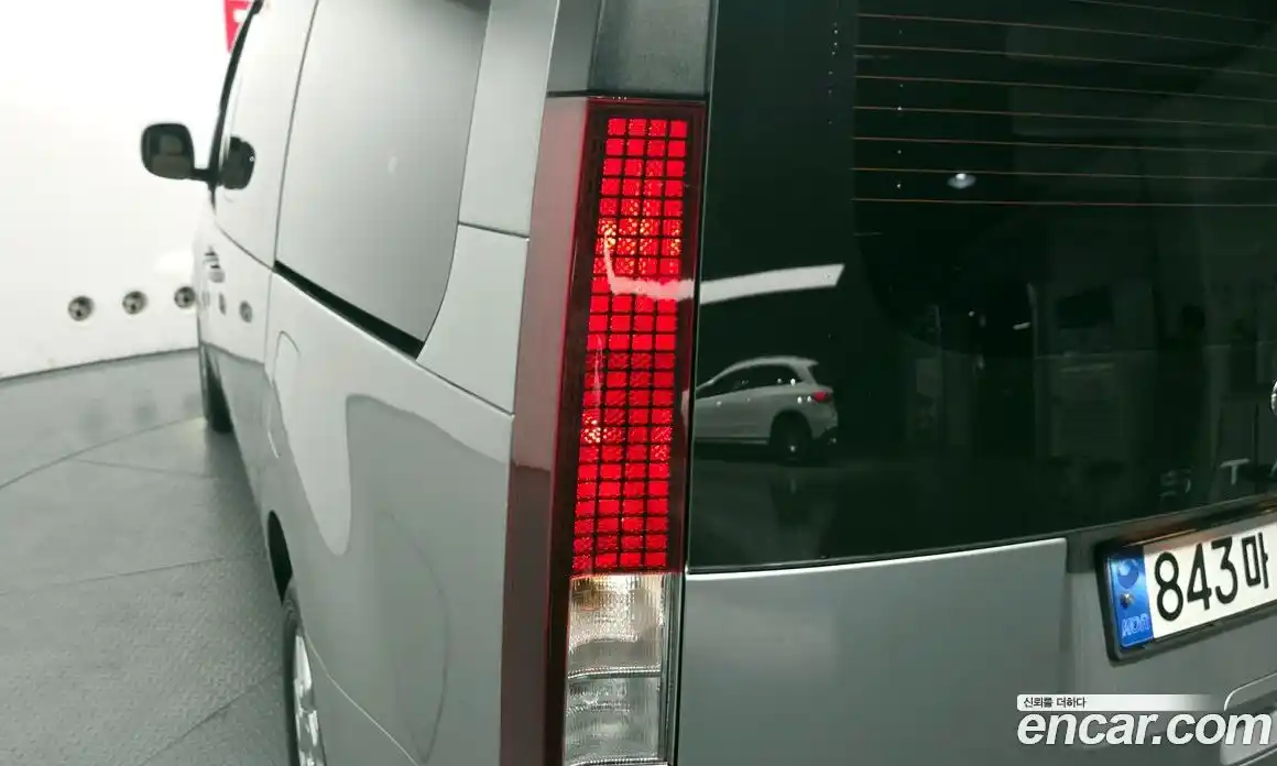 Hyundai Staria 2023 2.2 гидро, фото 9