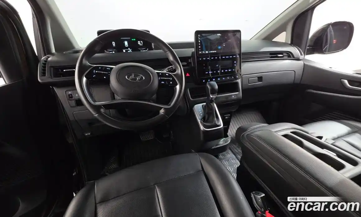 Hyundai Staria 2022 2.2 гидро, фото 9