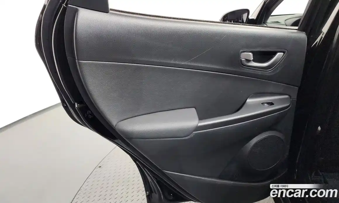 Hyundai Kona 2019 1.6 автомат (гидро), фото 14