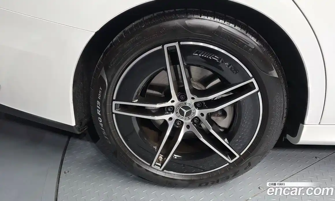 Mercedes-Benz E-Class 2025 2.0 гидро, фото 5