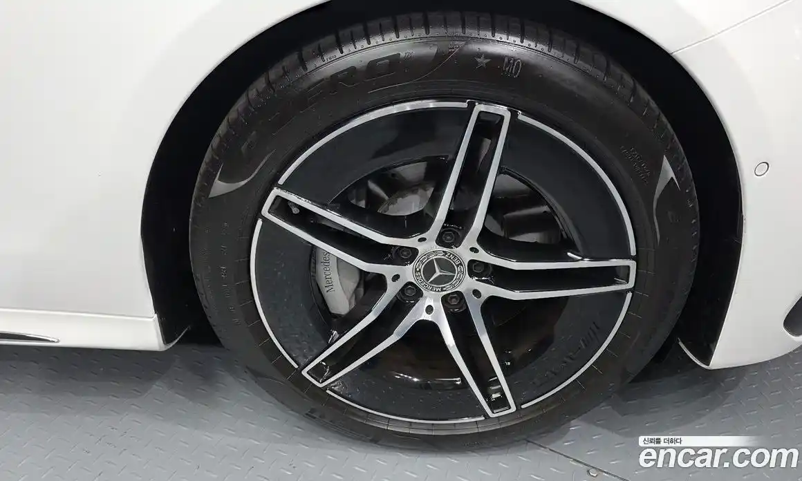 Mercedes-Benz E-Class 2025 2.0 гидро, фото 7