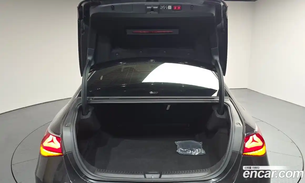 Mercedes-Benz E-Class 2025 2.0 гидро, фото 32