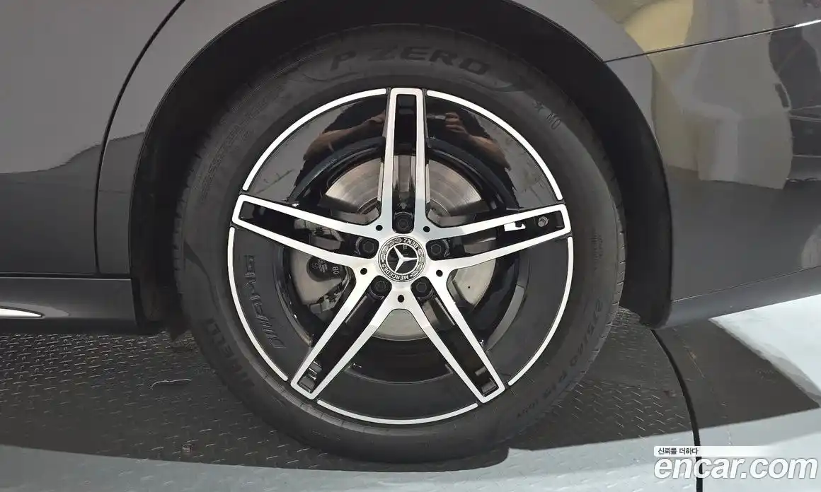 Mercedes-Benz E-Class 2025 2.0 гидро, фото 6