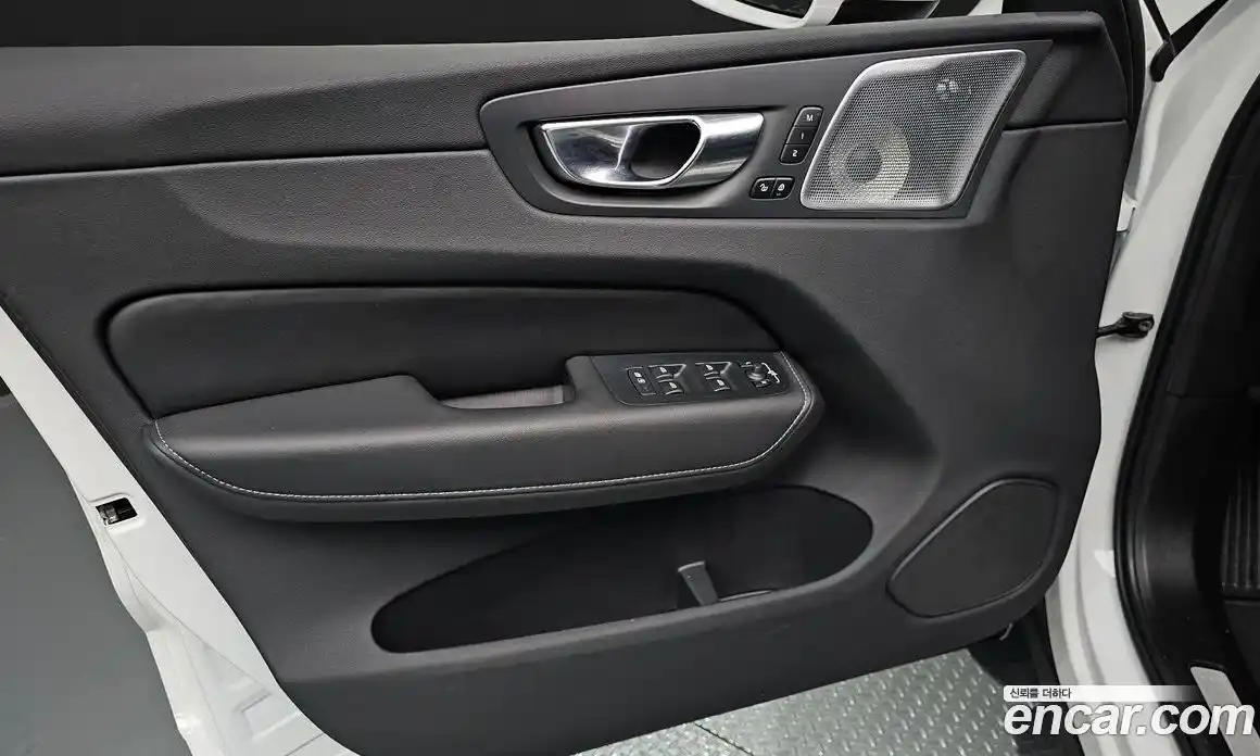 Volvo XC60 2024 2.0 автомат (гидро), фото 14