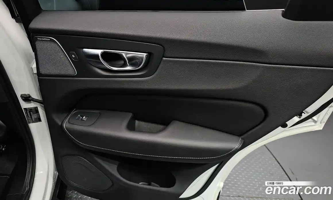 Volvo XC60 2024 2.0 автомат (гидро), фото 15