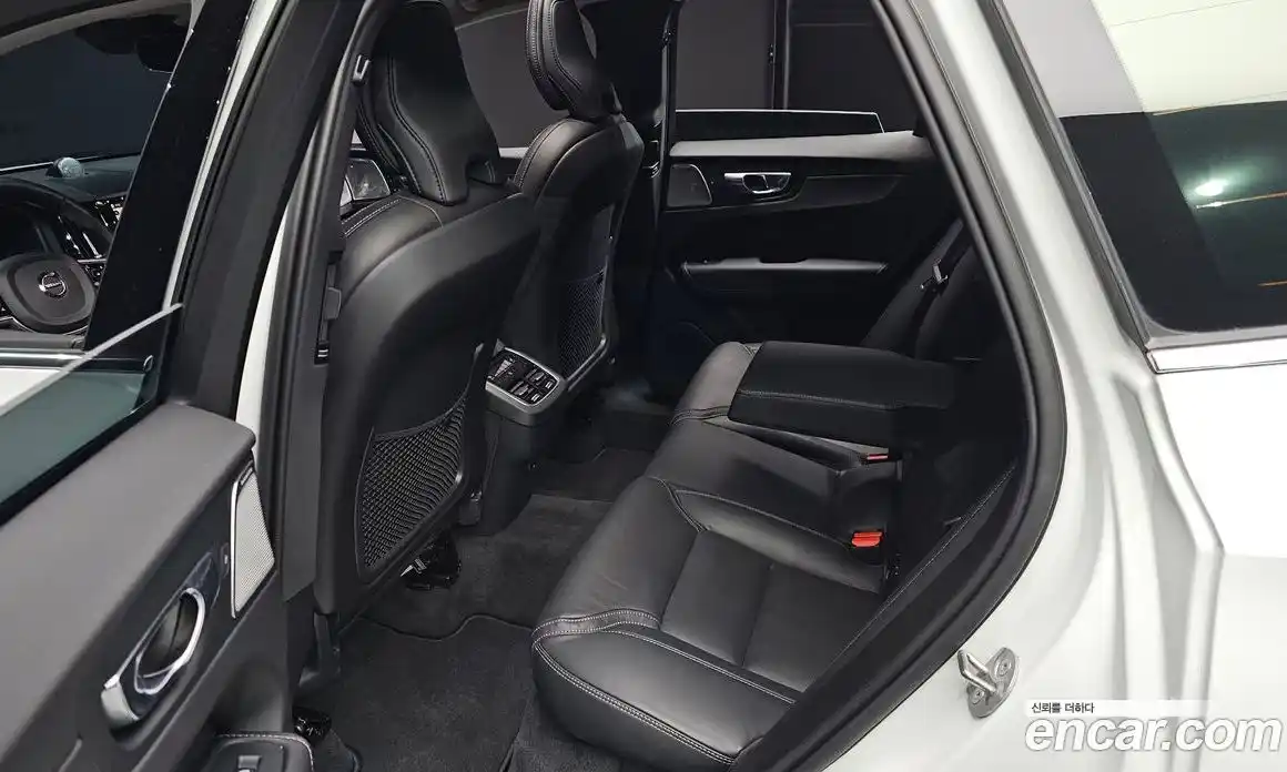 Volvo XC60 2024 2.0 автомат (гидро), фото 16