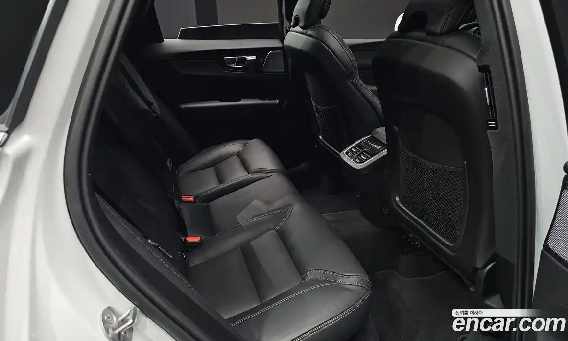 Volvo XC60 2024 2.0 автомат (гидро), фото 18