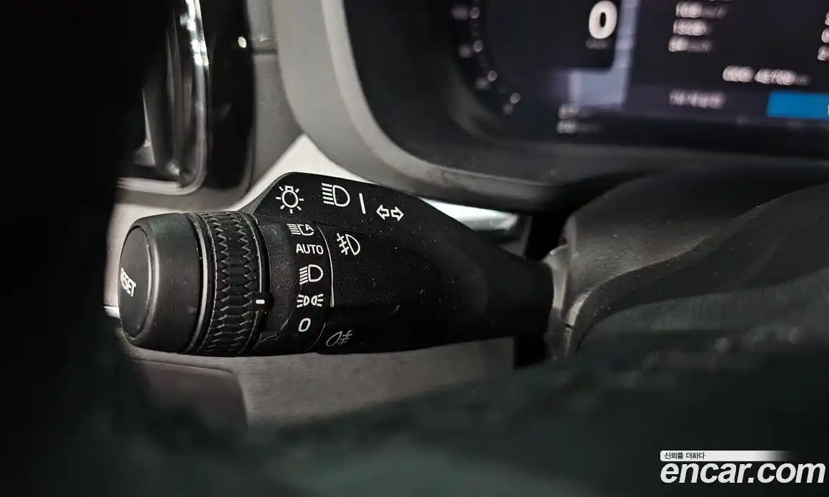 Volvo XC60 2024 2.0 автомат (гидро), фото 30