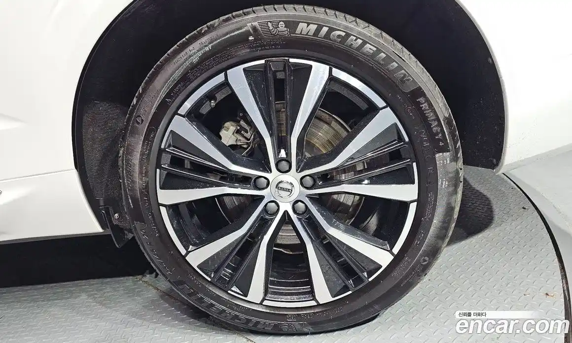 Volvo XC60 2024 2.0 автомат (гидро), фото 7