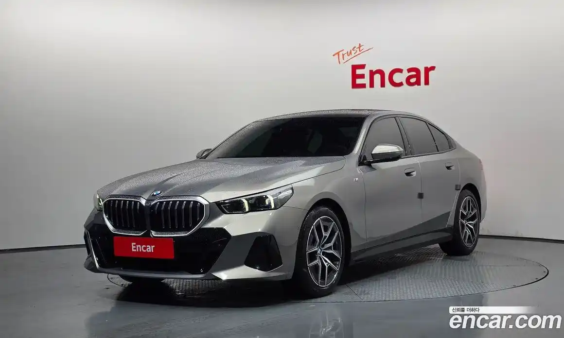 BMW 5-Series 2025 2.0 гидро, фото 1