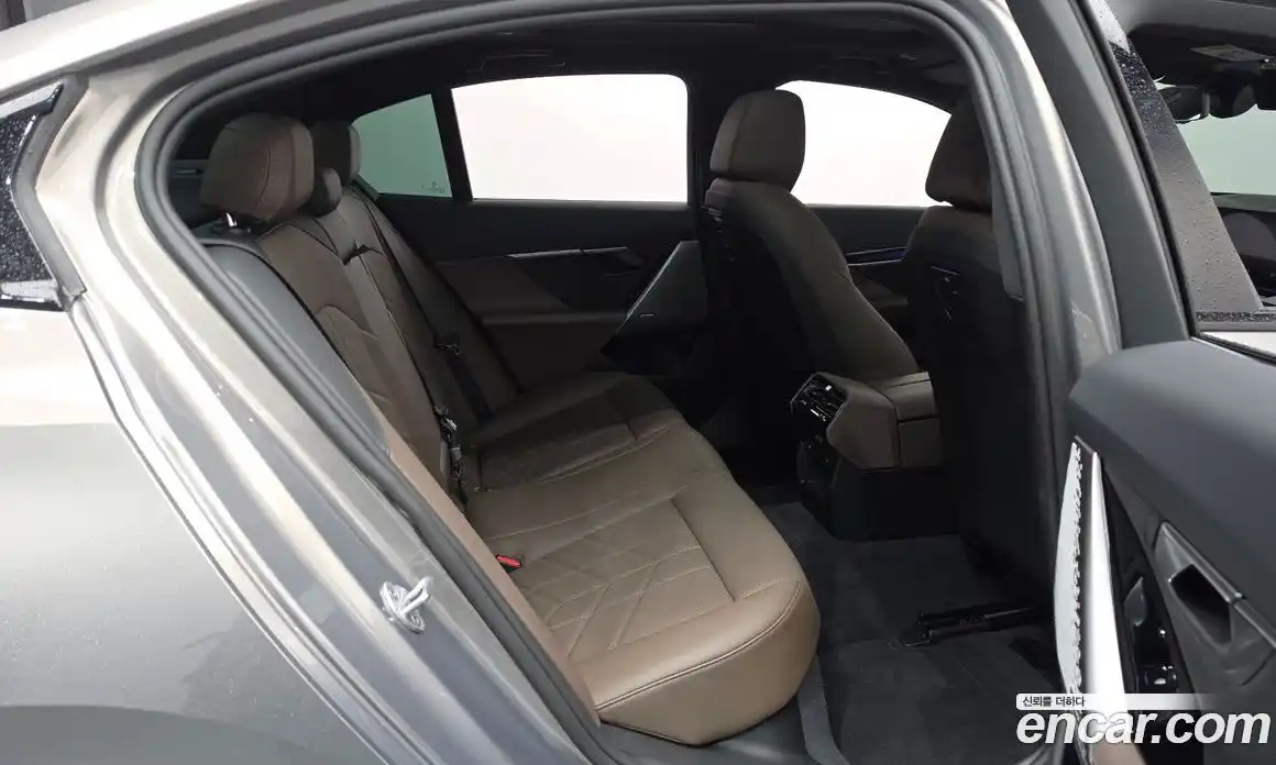 BMW 5-Series 2025 2.0 гидро, фото 17
