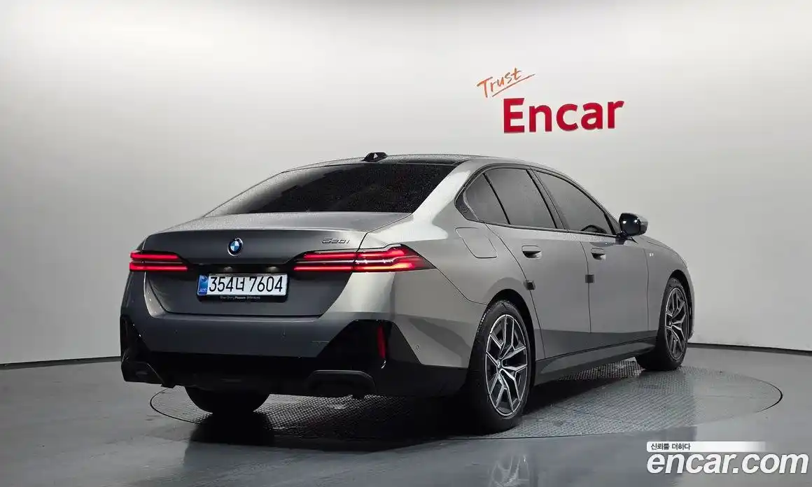 BMW 5-Series 2025 2.0 гидро, фото 2