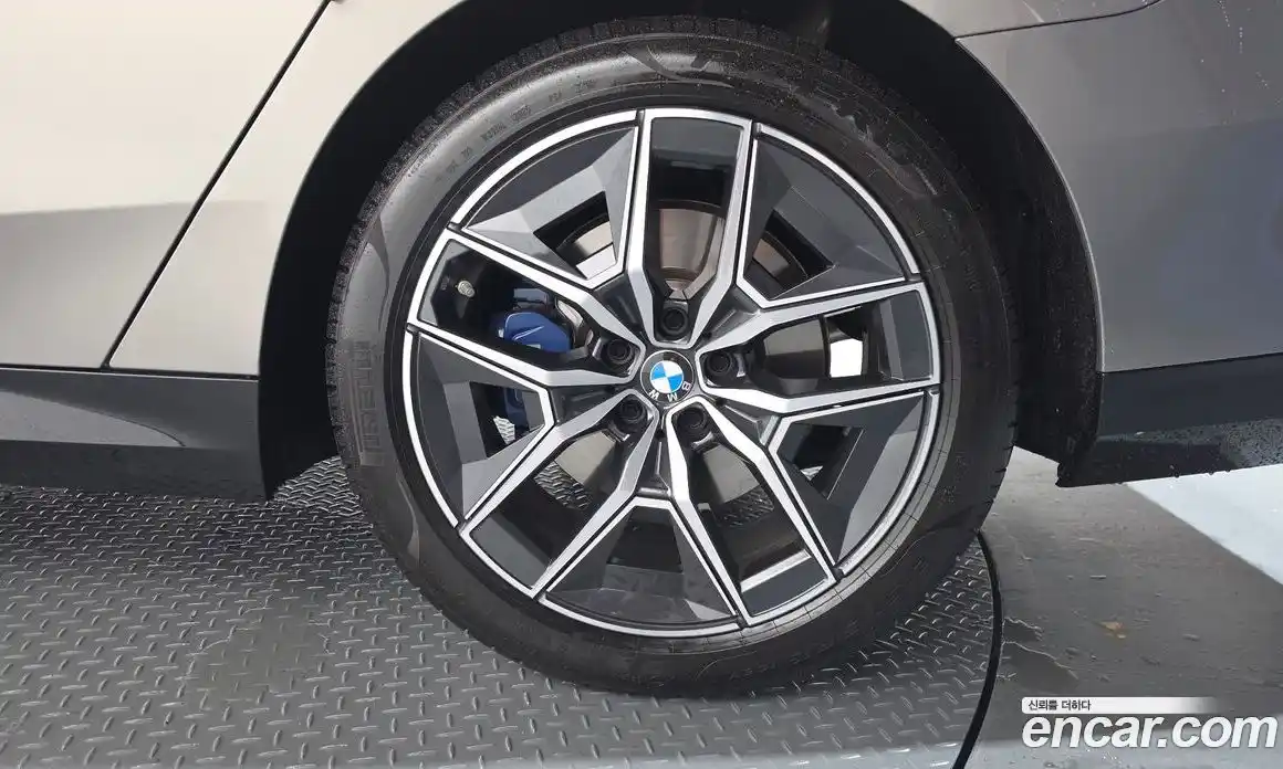 BMW 5-Series 2025 2.0 гидро, фото 7