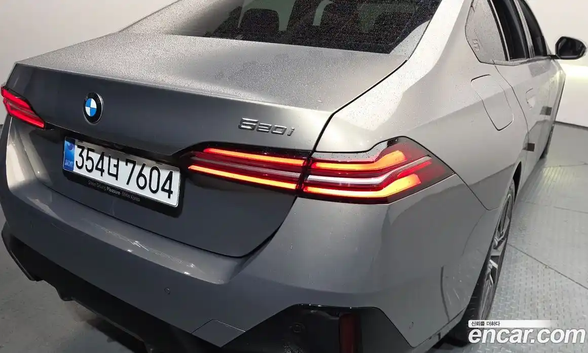 BMW 5-Series 2025 2.0 гидро, фото 9