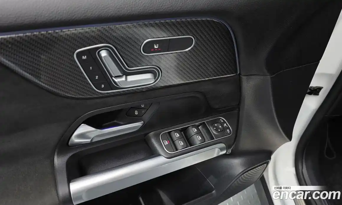 Mercedes-Benz GLB-Class 2023 2.0 гидро, фото 17