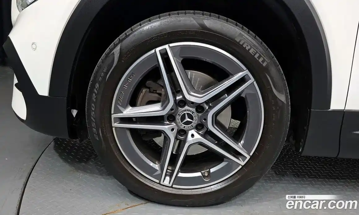 Mercedes-Benz GLB-Class 2023 2.0 гидро, фото 5