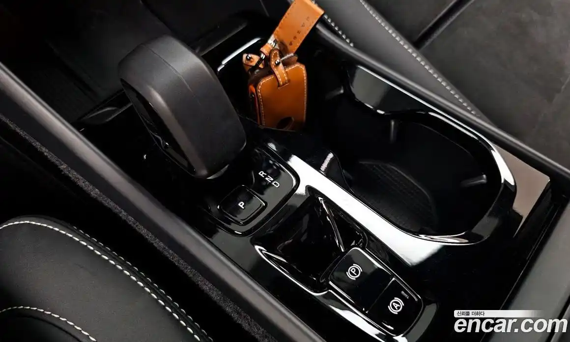 Volvo XC40 2025 2.0 автомат (гидро), фото 12