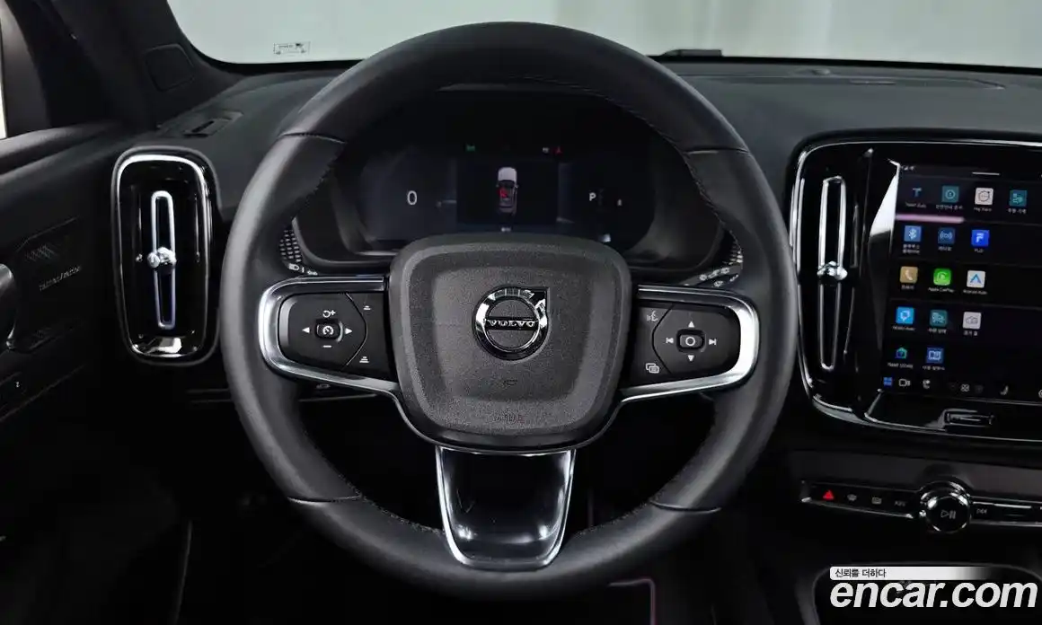 Volvo XC40 2025 2.0 автомат (гидро), фото 13