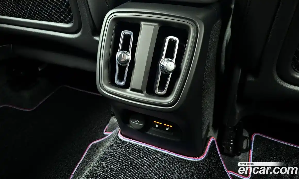 Volvo XC40 2025 2.0 автомат (гидро), фото 18