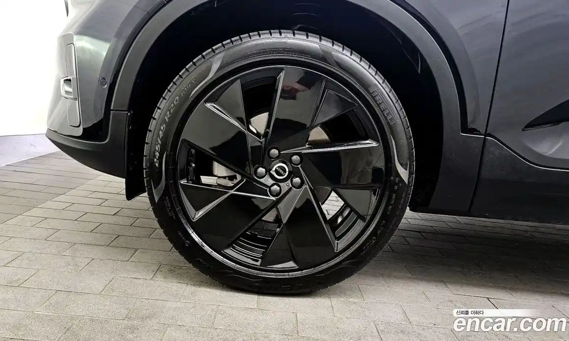 Volvo XC40 2025 2.0 автомат (гидро), фото 19