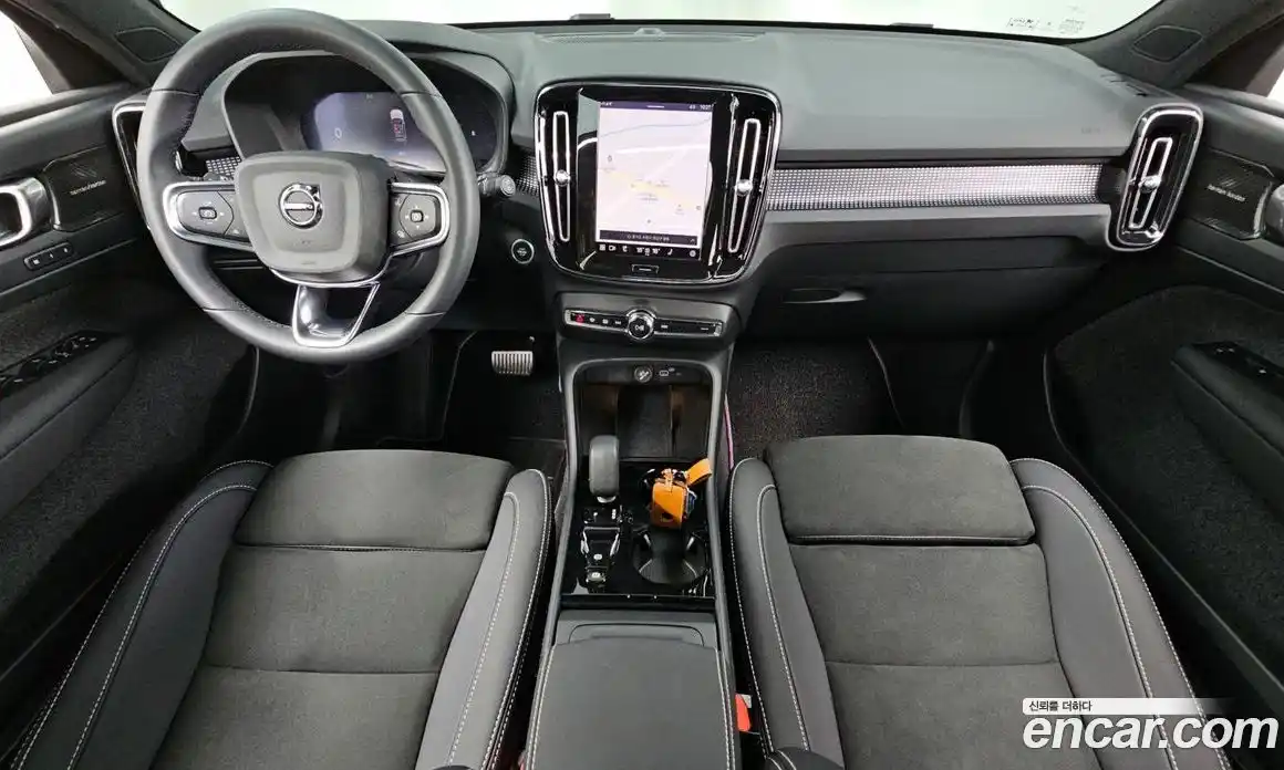 Volvo XC40 2025 2.0 автомат (гидро), фото 7
