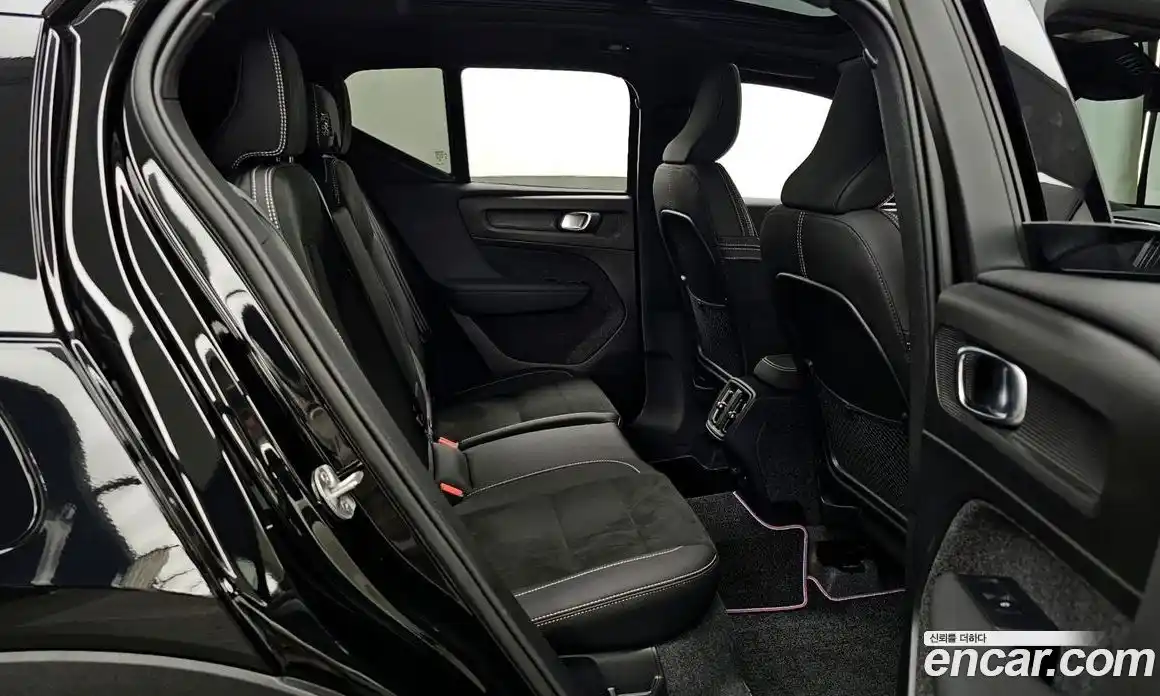 Volvo XC40 2025 2.0 автомат (гидро), фото 10