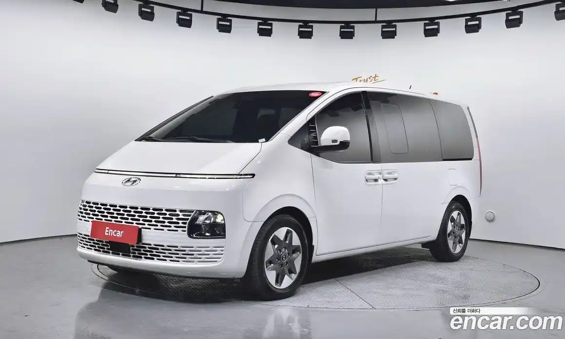Hyundai Staria 2023 2.2 гидро, фото 1