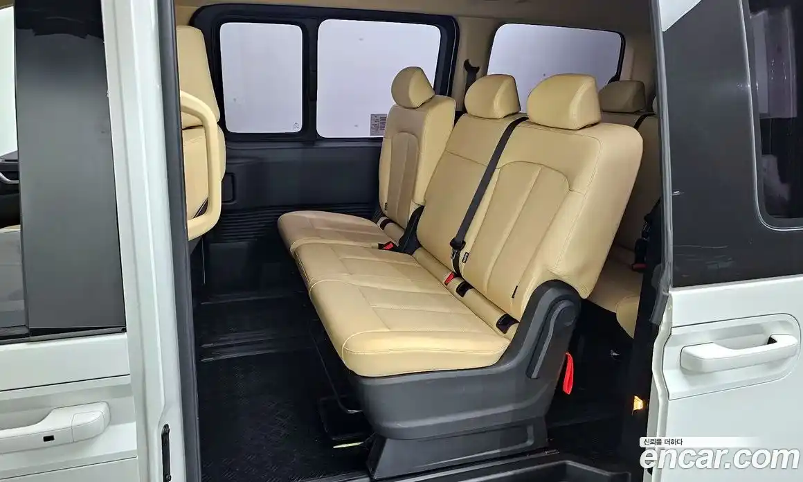 Hyundai Staria 2023 2.2 гидро, фото 11