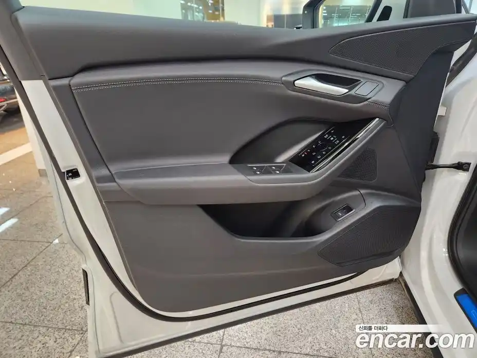 Audi Q6 e-tron 2025 автомат (гидро), фото 13