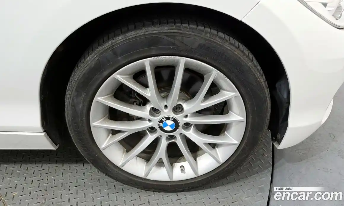BMW 1 серия 2015 2.0 автомат (гидро), фото 5