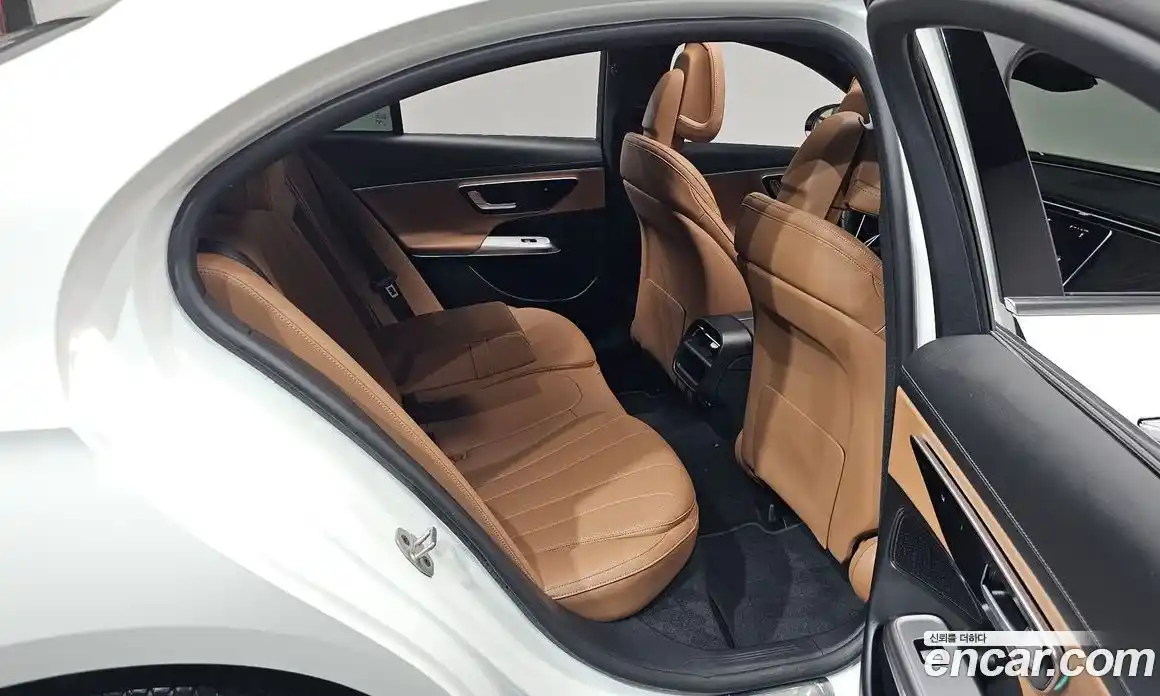 Mercedes-Benz E-Class 2024 2.0 гидро, фото 17