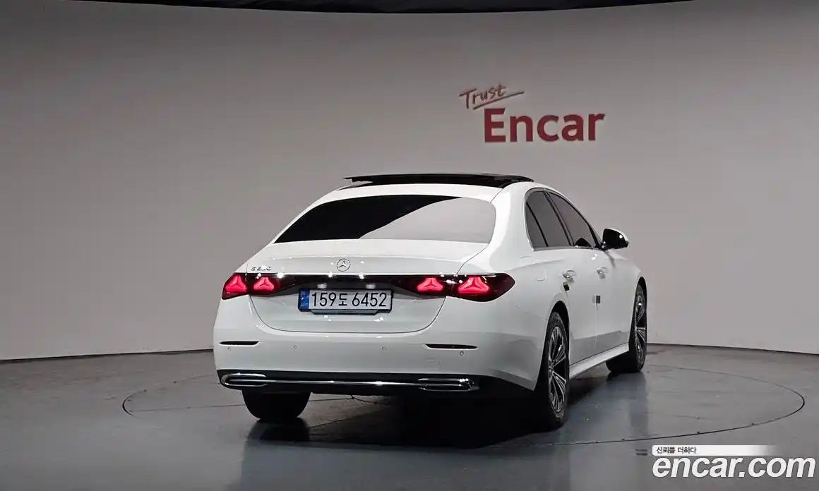 Mercedes-Benz E-Class 2024 2.0 гидро, фото 4