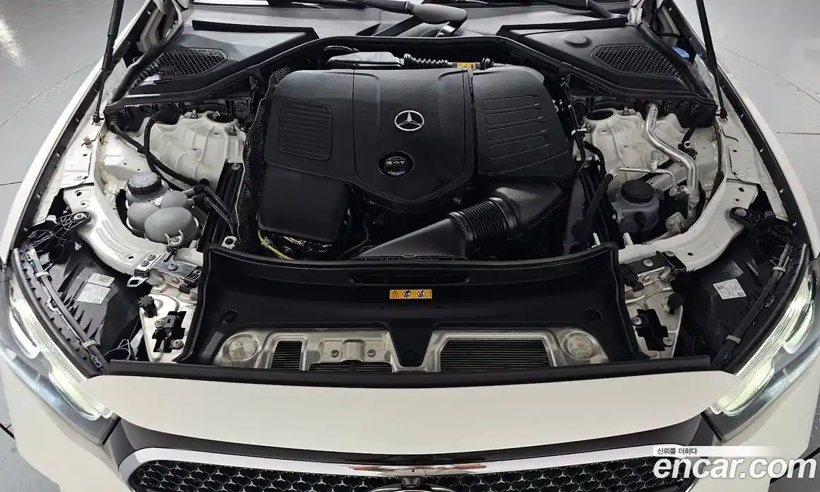 Mercedes-Benz E-Class 2024 2.0 гидро, фото 6