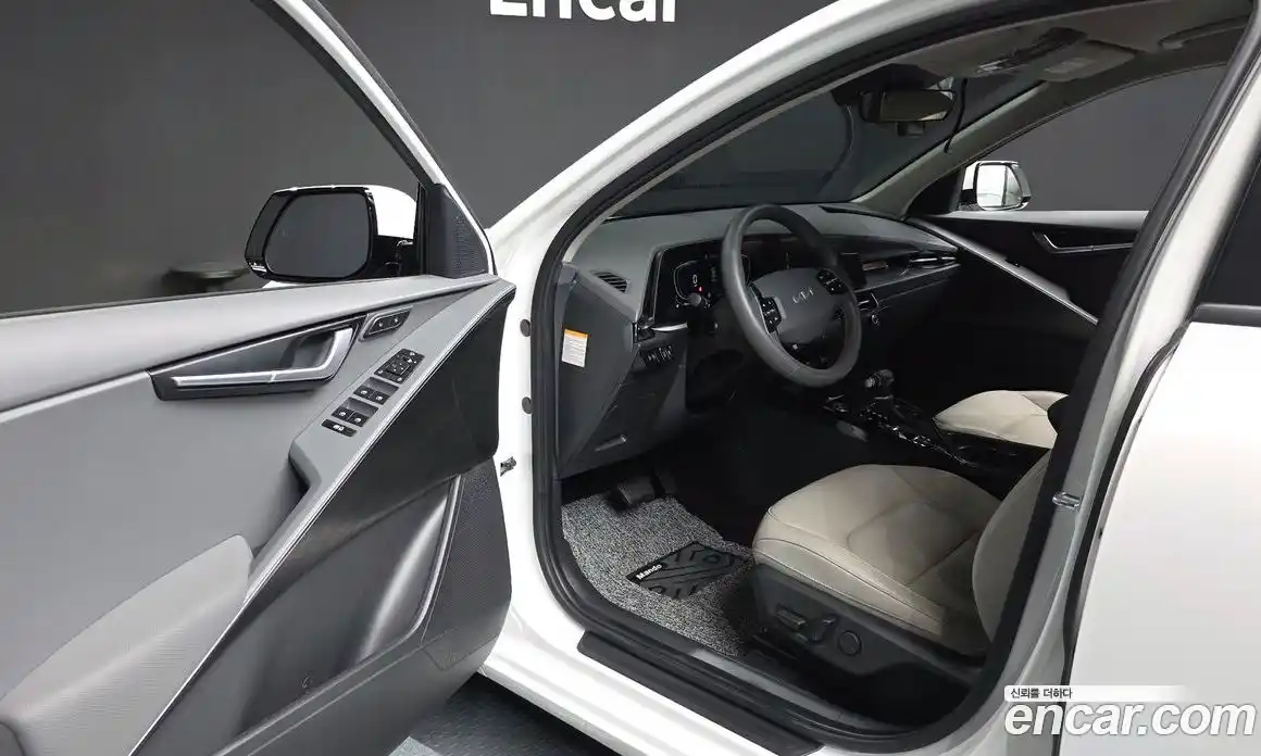 Kia Niro 2022 1.6 автомат (гидро), фото 12