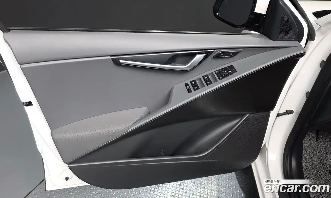 Kia Niro 2022 1.6 автомат (гидро), фото 13