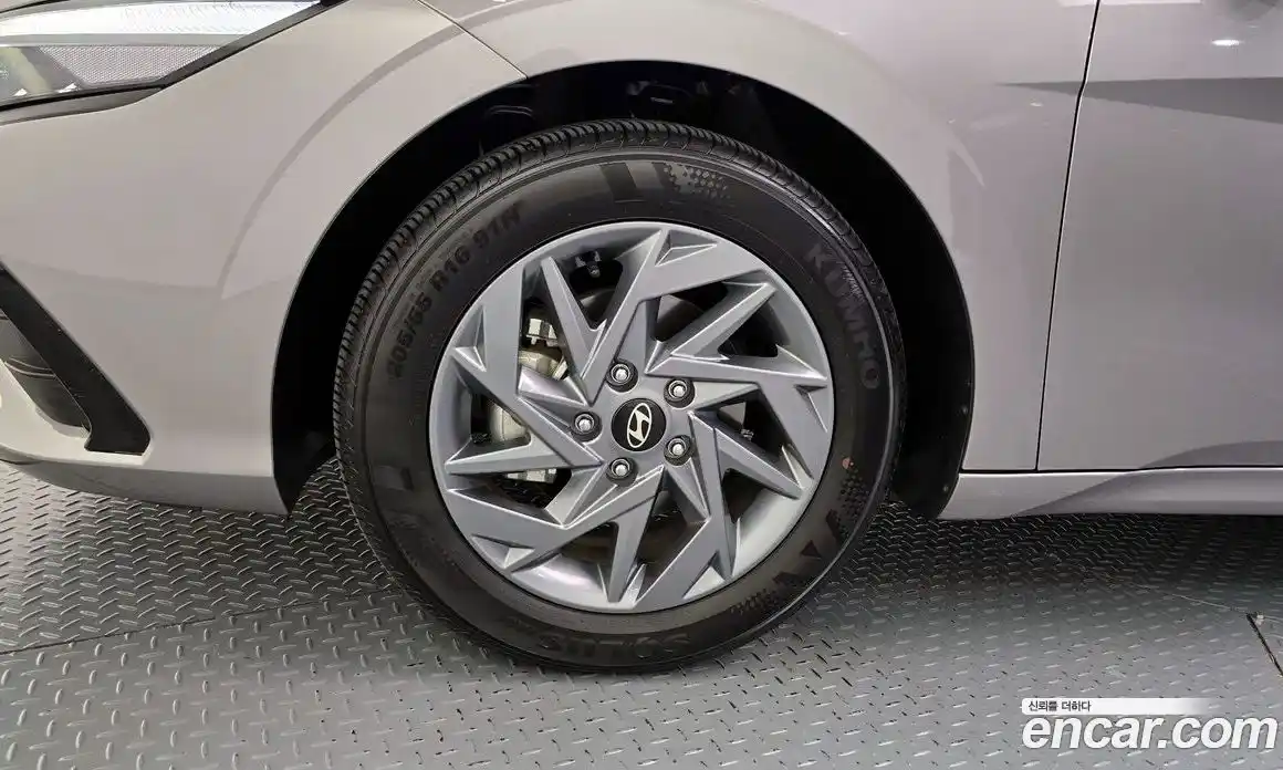 Hyundai Avante 2024 1.6 автомат (гидро), фото 5