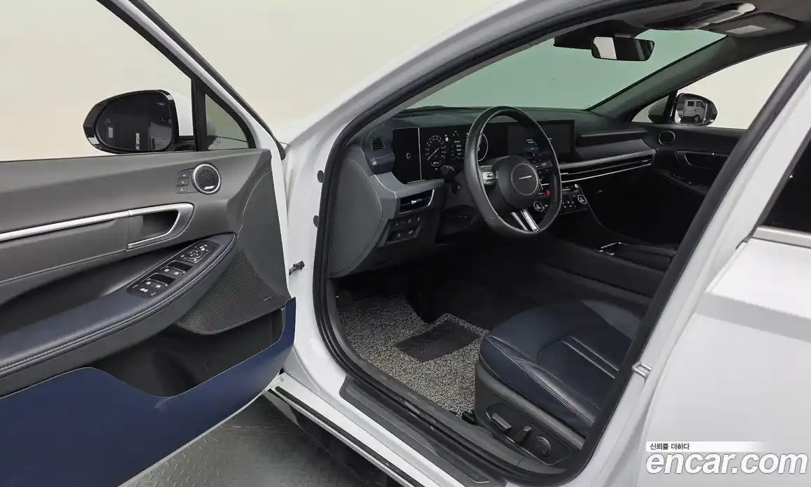 Hyundai Sonata 2023 2.0 автомат (гидро), фото 13