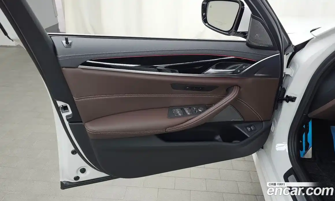 BMW 5-Series 2023 2.0 гидро, фото 14