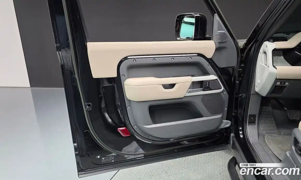 Land Rover Defender 2023 3.0 автомат (гидро), фото 14