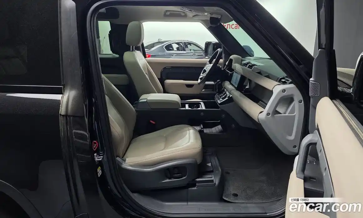 Land Rover Defender 2023 3.0 автомат (гидро), фото 17