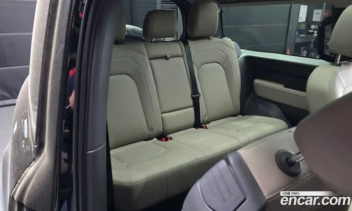 Land Rover Defender 2023 3.0 автомат (гидро), фото 18