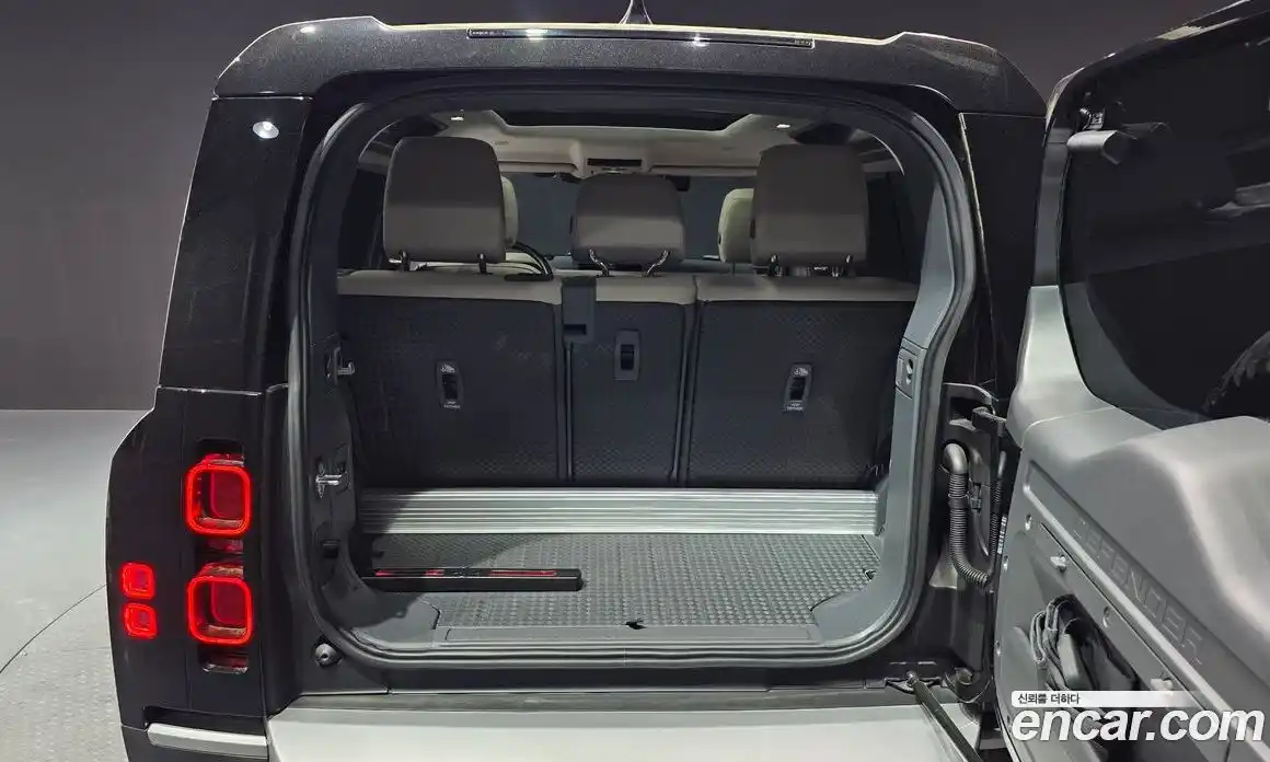 Land Rover Defender 2023 3.0 автомат (гидро), фото 26