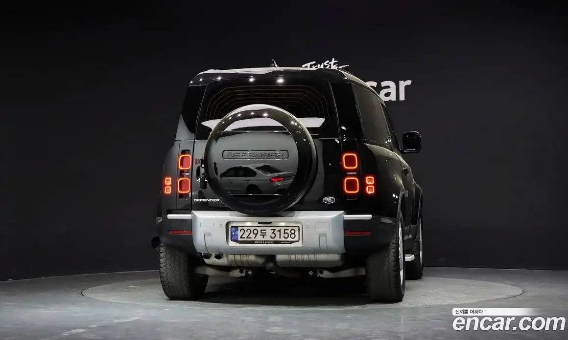 Land Rover Defender 2023 3.0 автомат (гидро), фото 4