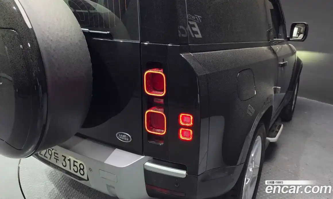 Land Rover Defender 2023 3.0 автомат (гидро), фото 9