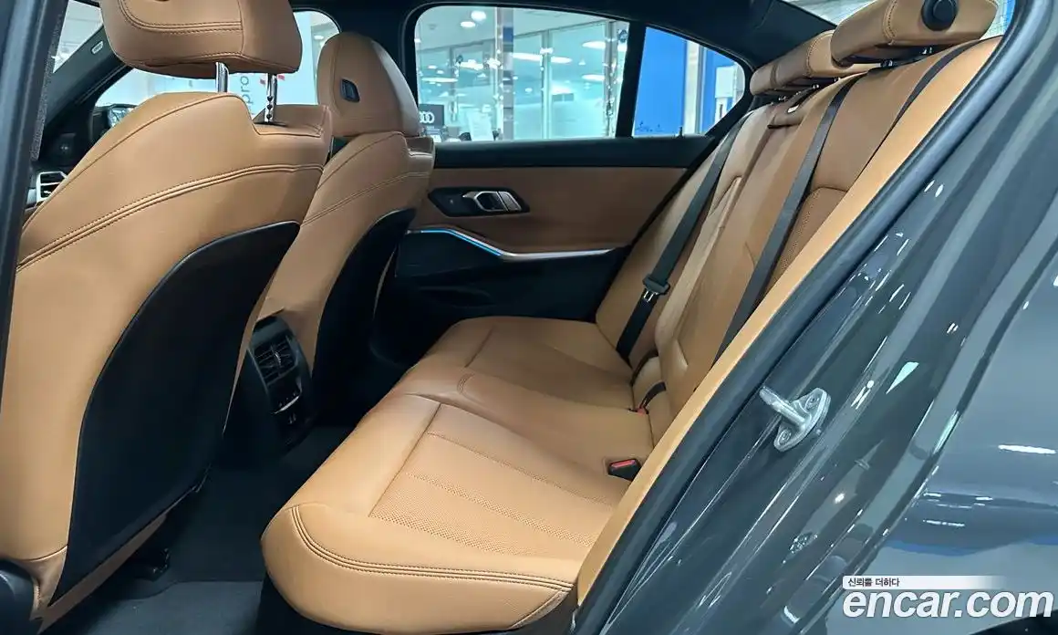 BMW 3-Series 2025 2.0 гидро, фото 11