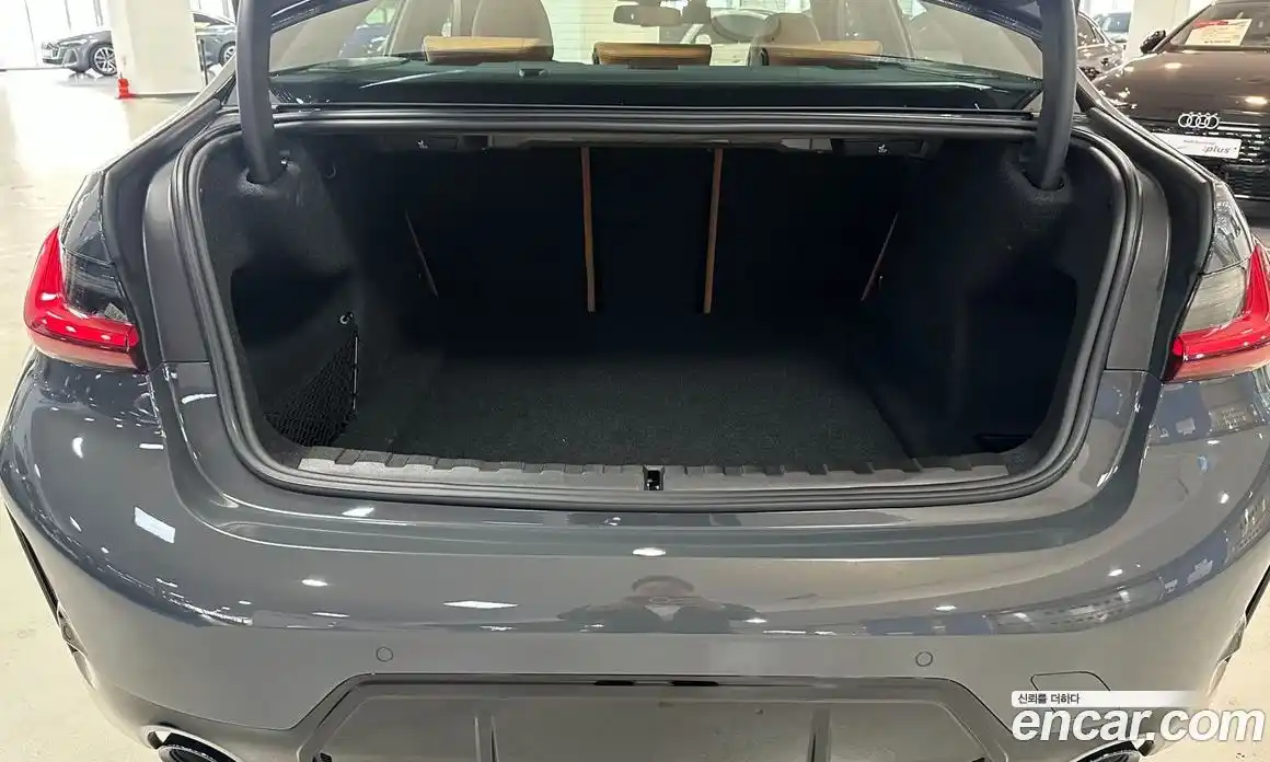 BMW 3-Series 2025 2.0 гидро, фото 12